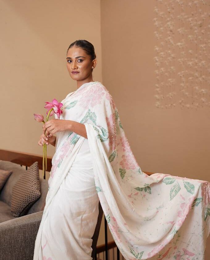 Minimal Bloom Saree