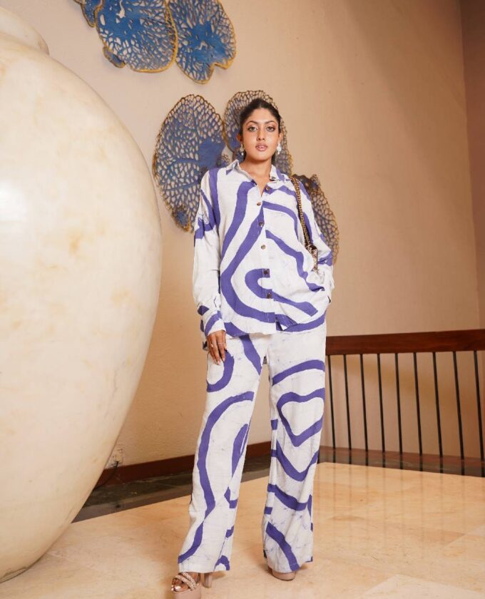 Pale Viloet Color Lady's Long Sleeve Shirt